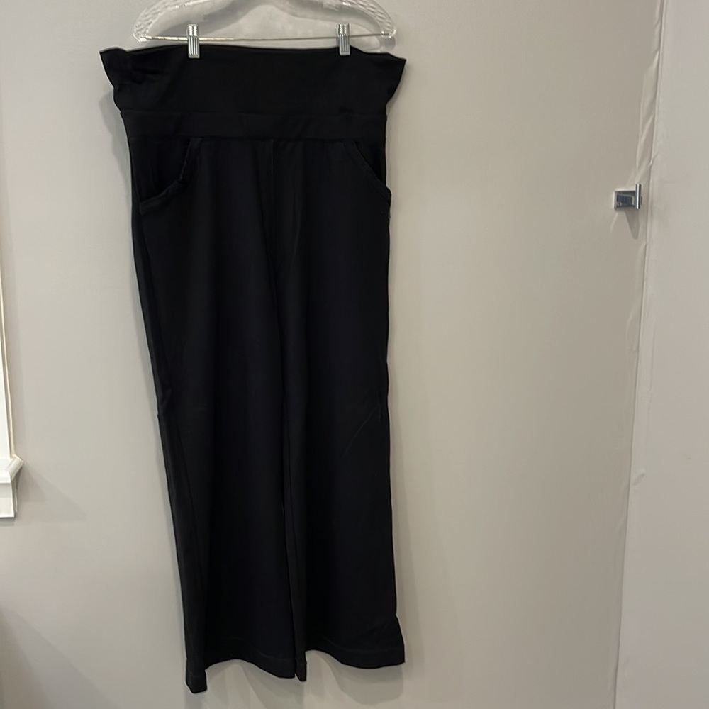 Betabrand Balance Loungers.  XL Short Petite.  Black.